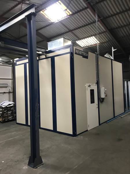 Cabine de métallisation anti-corrosion haute performance protection industrielle projection thermique et ventilation avancée à Marseille 13 Bouches-du-Rhône