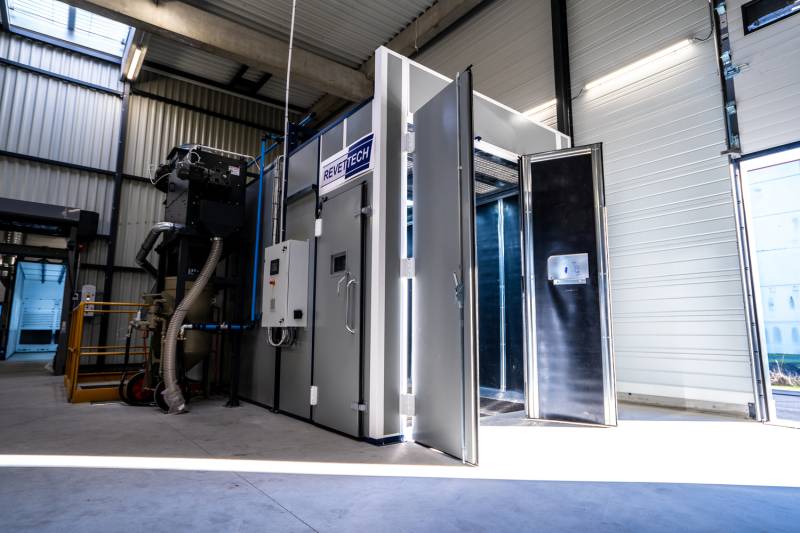 Installation d'une chaine de thermolaquage manuel dans une entreprise industrielle à Bayonne dans les Pyrénées Atlantiques