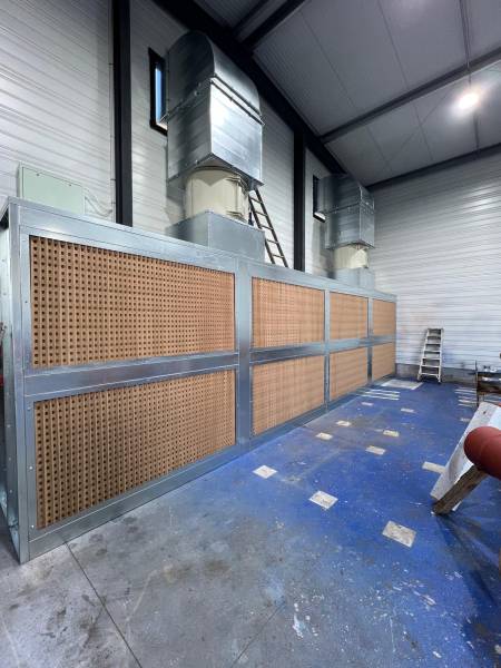 Installation de caissons aspirant de peinture liquide à Port-de-Bouc